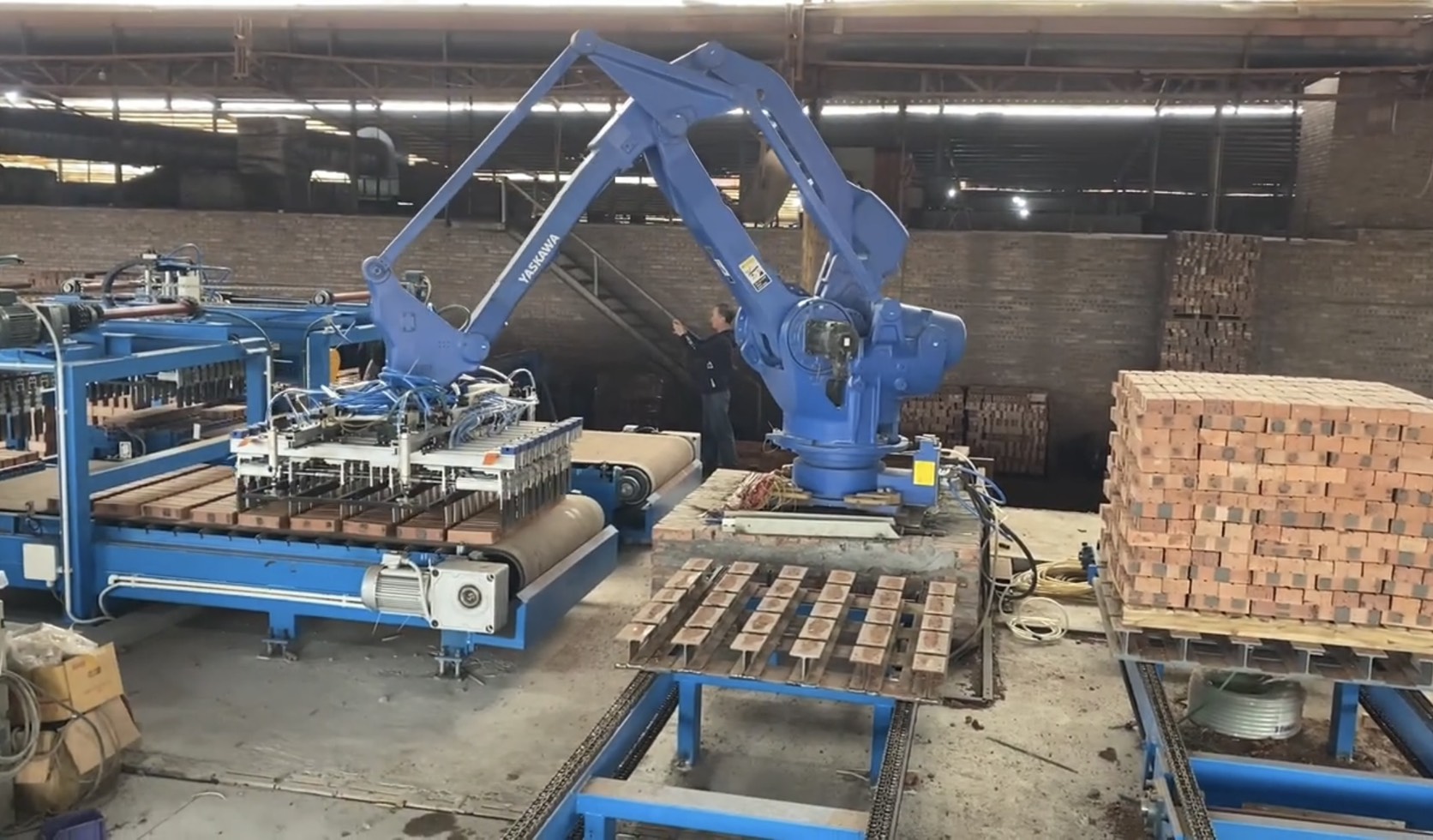 Lắp đặt robot gắp gạch thành phẩm – Công ty TNHH Nguyên Hưng